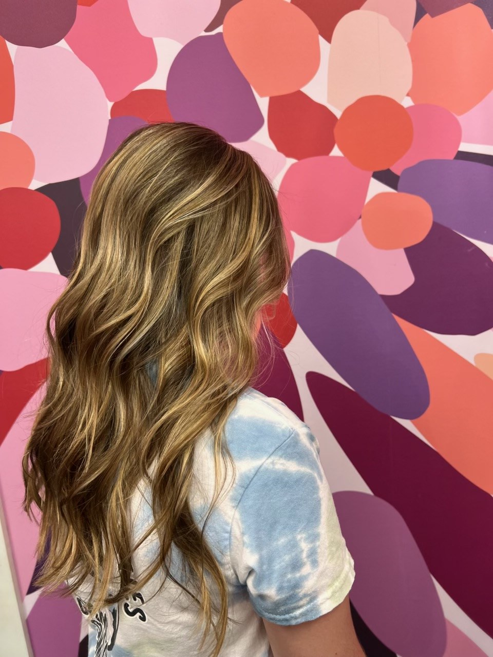 Long lived-in blonde waves with extensions by Dakota Coone