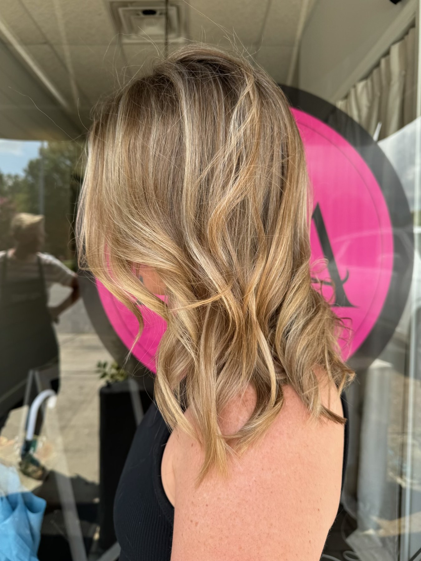 Short lived-in blonde dimensional color by Dakota Coone
