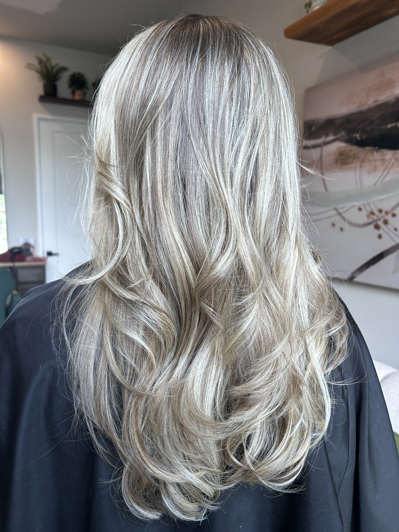 Dimensional blonde color by Hannah Nadji